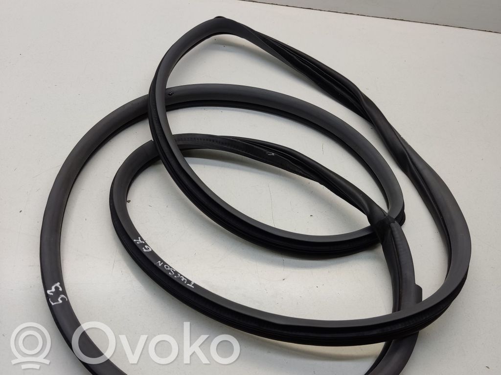 Hyundai Tucson JM Gumowa uszczelka drzwi tylnych 