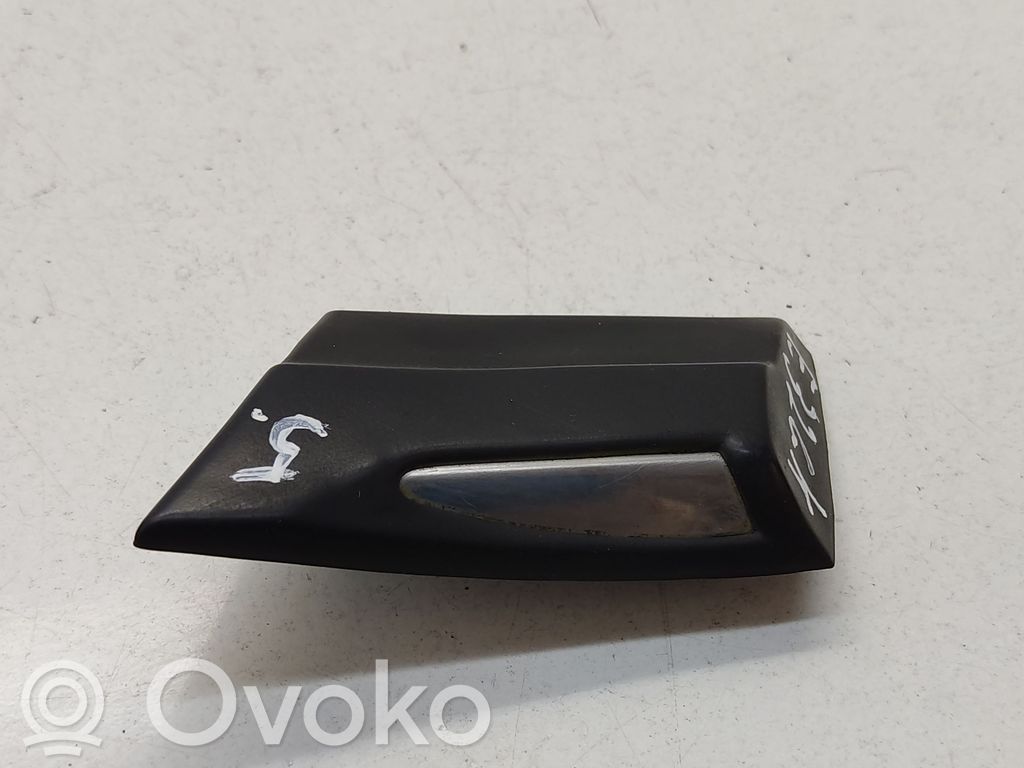 BMW 7 E32 Rivestimento modanatura parafango posteriore 