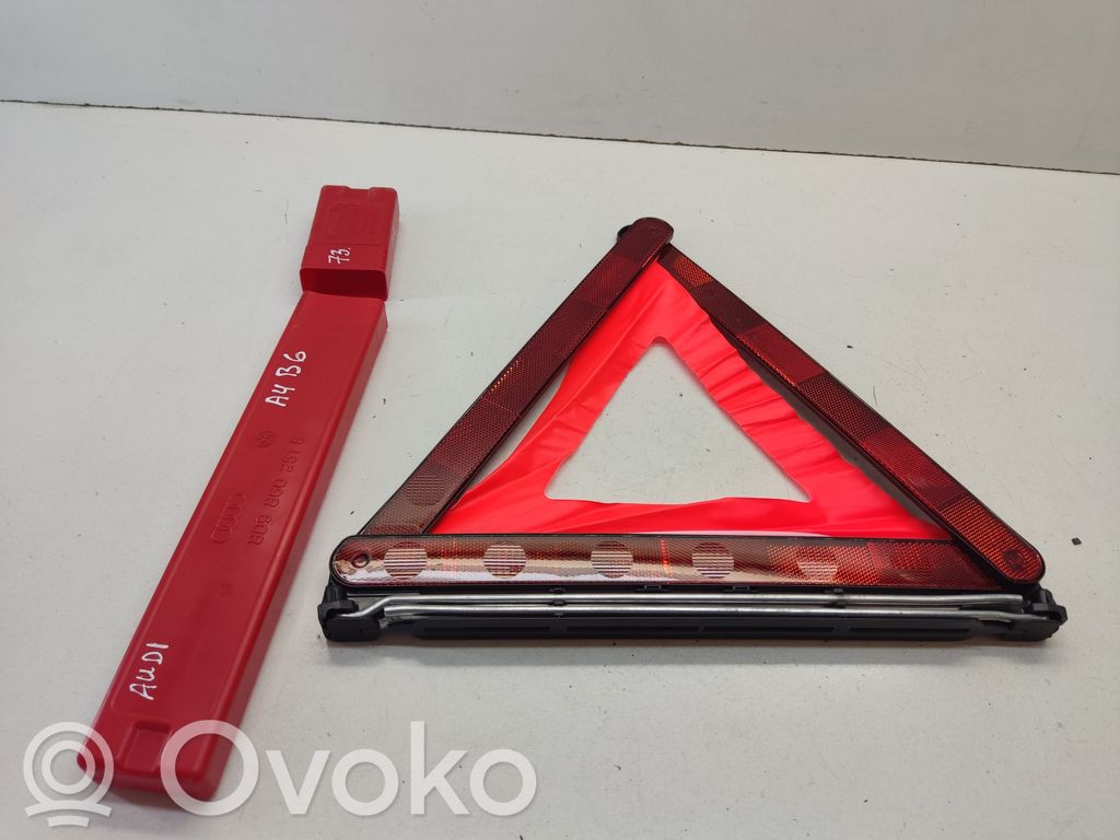 Audi A4 S4 B6 8E 8H Avarinis ženklas 