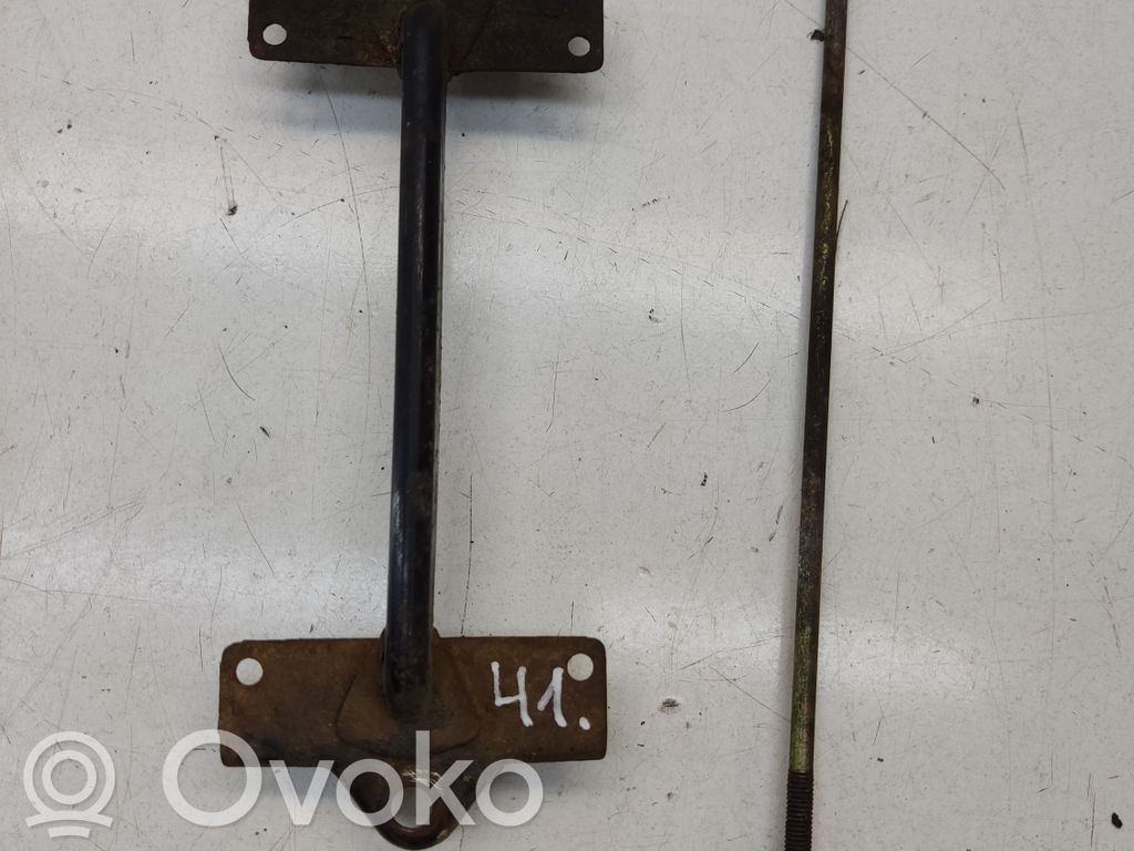 Battery bracket