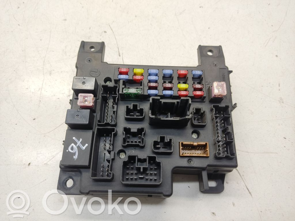 Mitsubishi Outlander Fuse module 