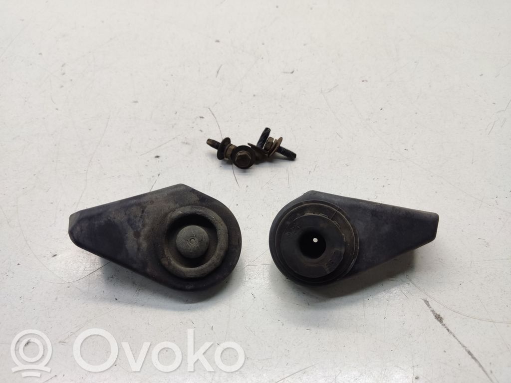 Radiator mount bracket