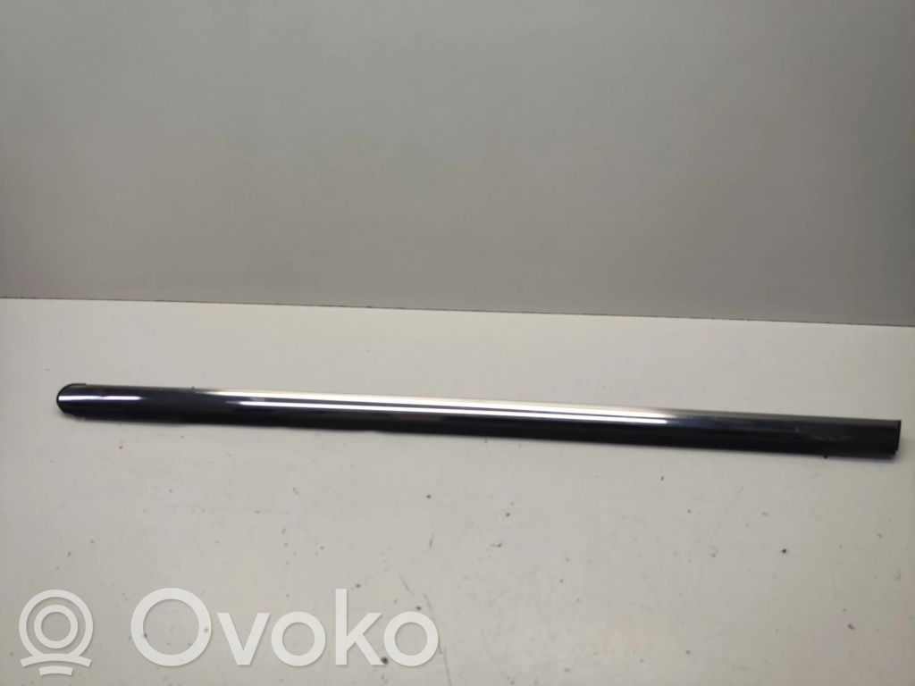 Chrysler 300 - 300C Aizmugurē durvju stikla apdare 