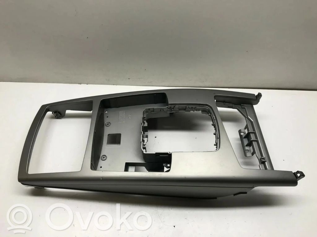 Audi A6 S6 C6 4F Pavarų perjungimo svirties apdaila (plastikinė) 