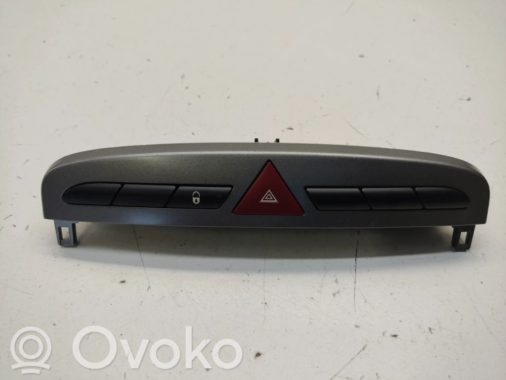 Peugeot 308 Avarinių žibintų jungtukas 