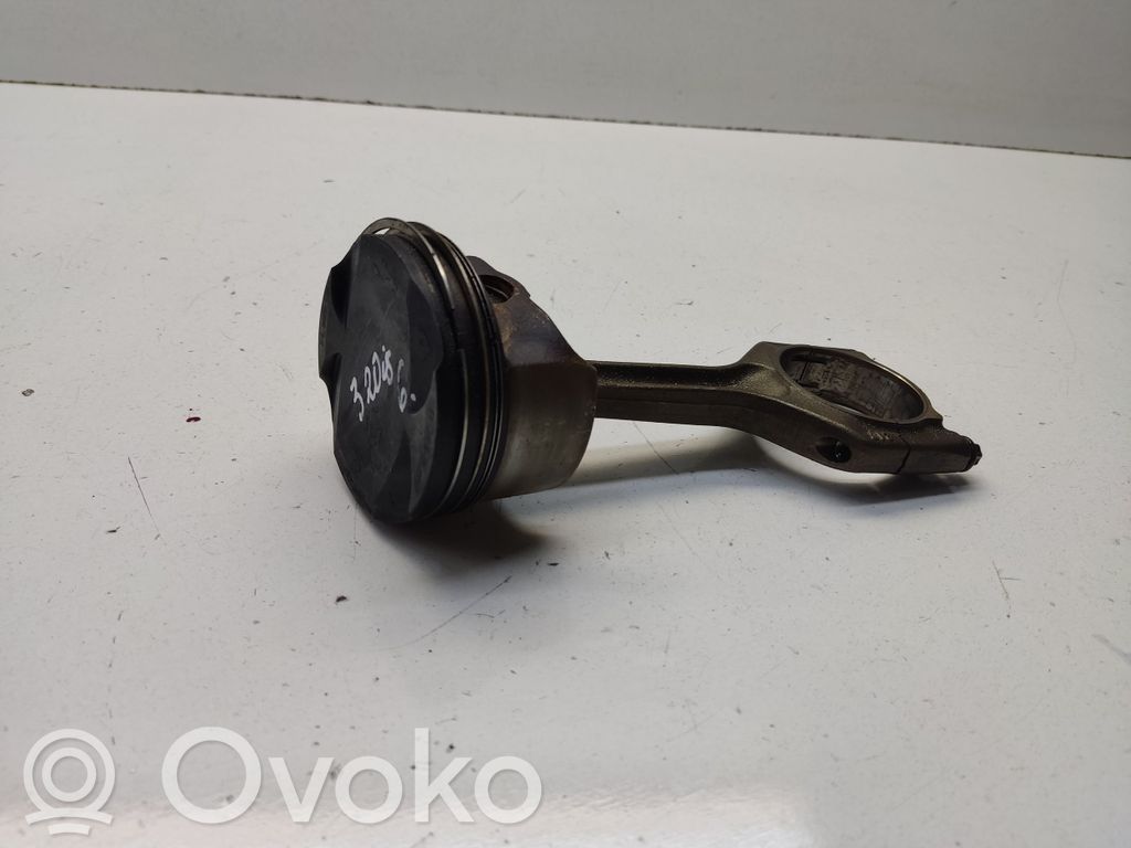 BMW 3 E90 E91 Tłok z korbowodem 