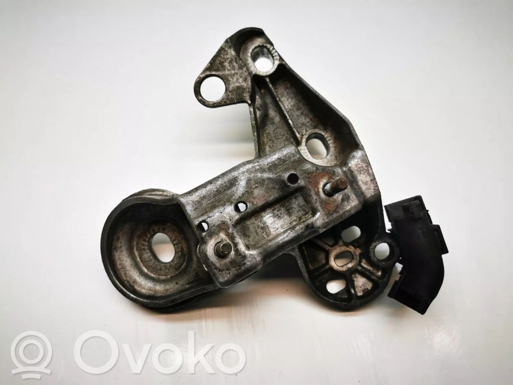 Audi A4 S4 B7 8E 8H Engine mounting bracket 