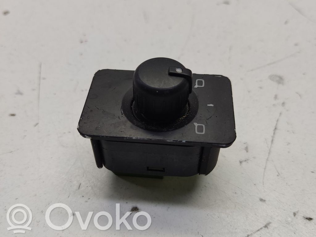 Wing mirror switch   4B09595516