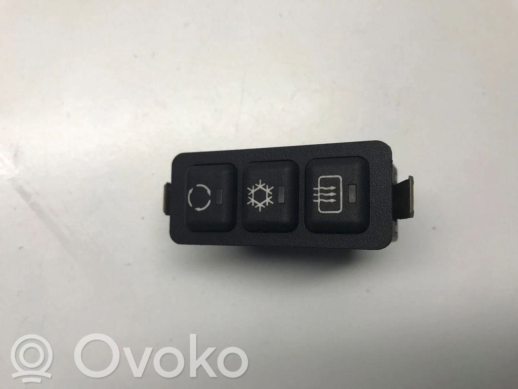 BMW 3 E36 Logu elektriskās apsildes slēdzis 