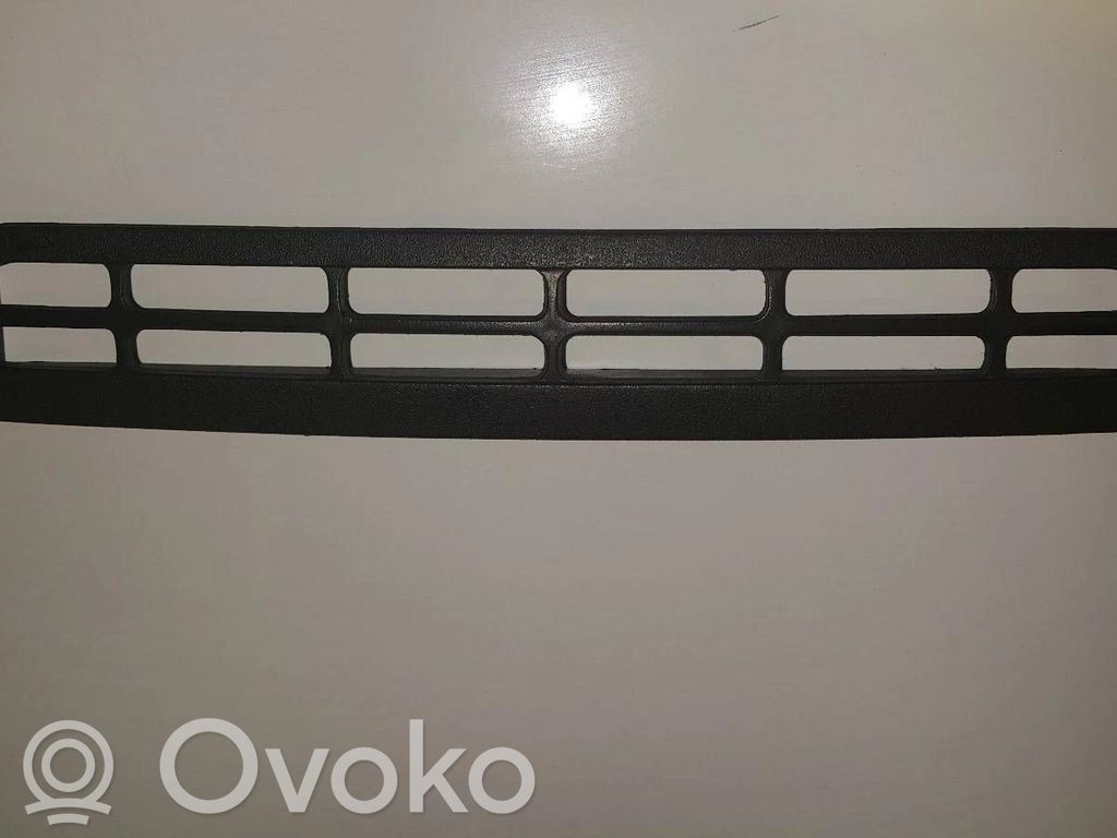 BMW 3 E30 Palodzes režģis 