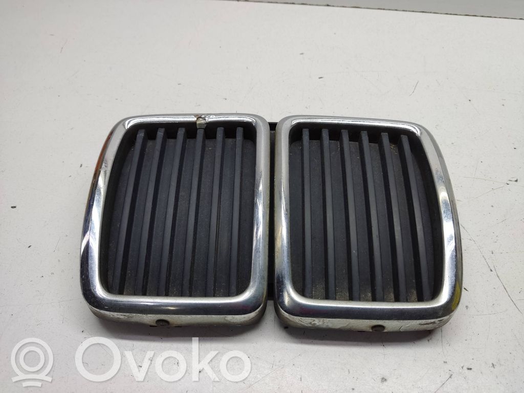 BMW 3 E30 Priekšējais režģis 