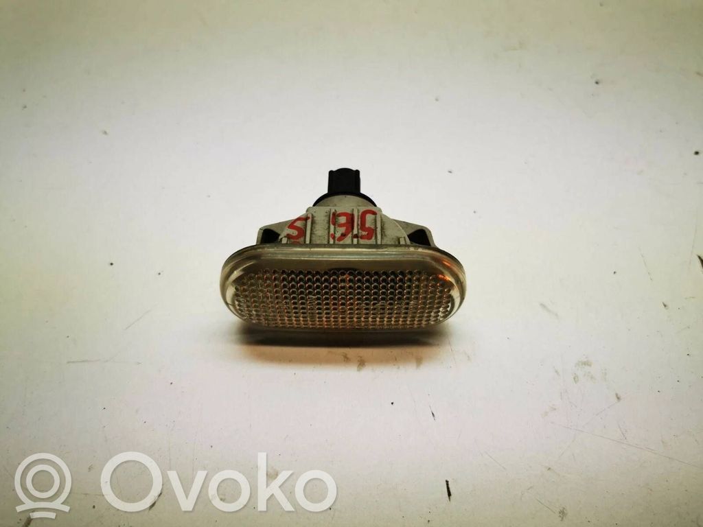 Nissan Qashqai Front fender indicator light 