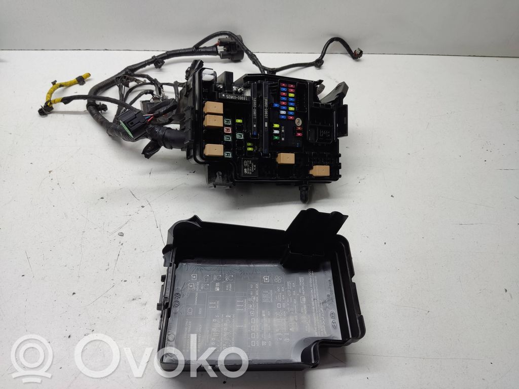 KIA Ceed Fuse box set 