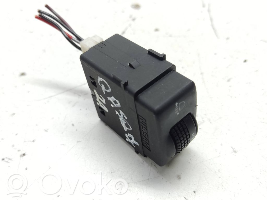 Nissan Qashqai Headlight level height control switch 