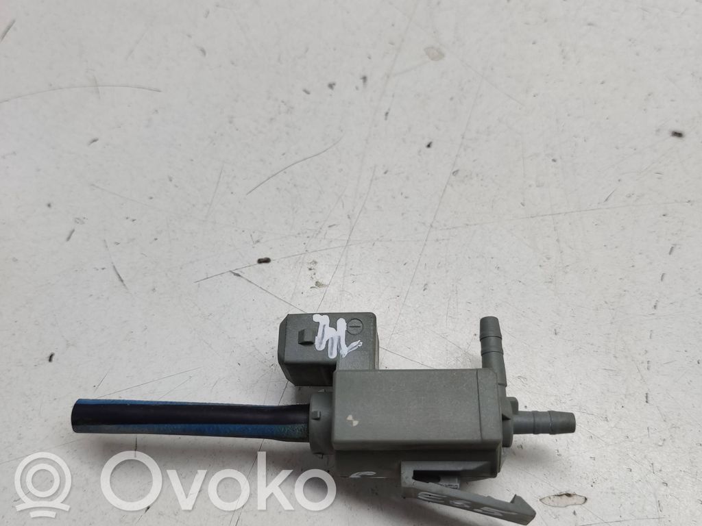 BMW 7 E65 E66 Vacuum valve 