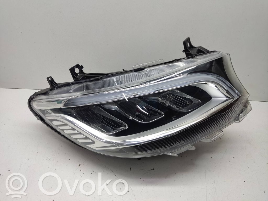 Mercedes-Benz Sprinter W907 W910 Phare frontale 