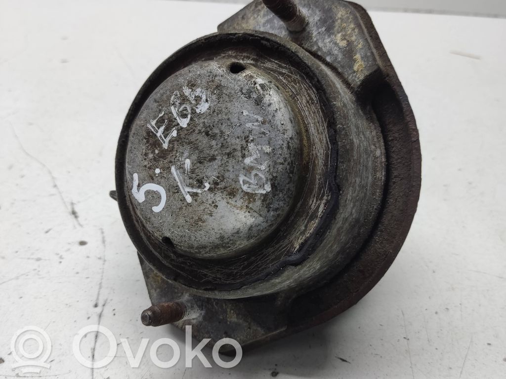 Engine mount bracket