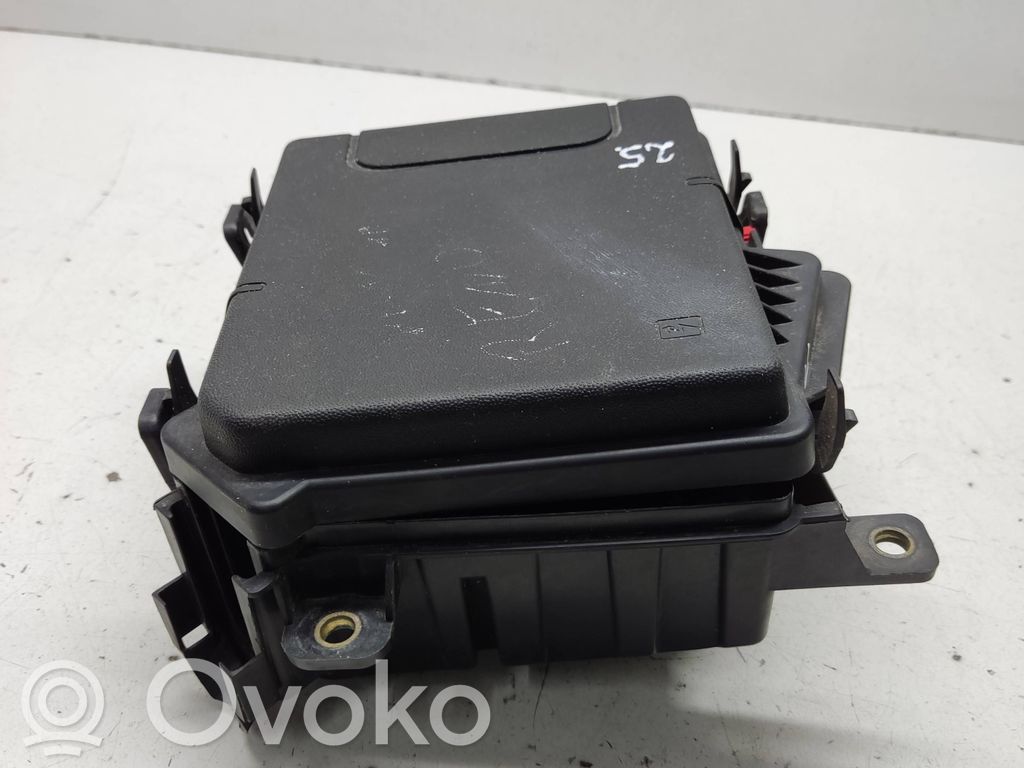 Renault Megane III Fuse box cover 