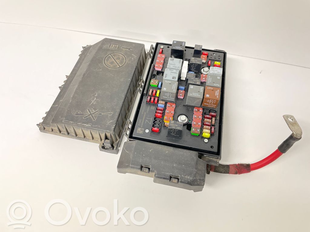 Opel Astra J Módulo de fusible 
