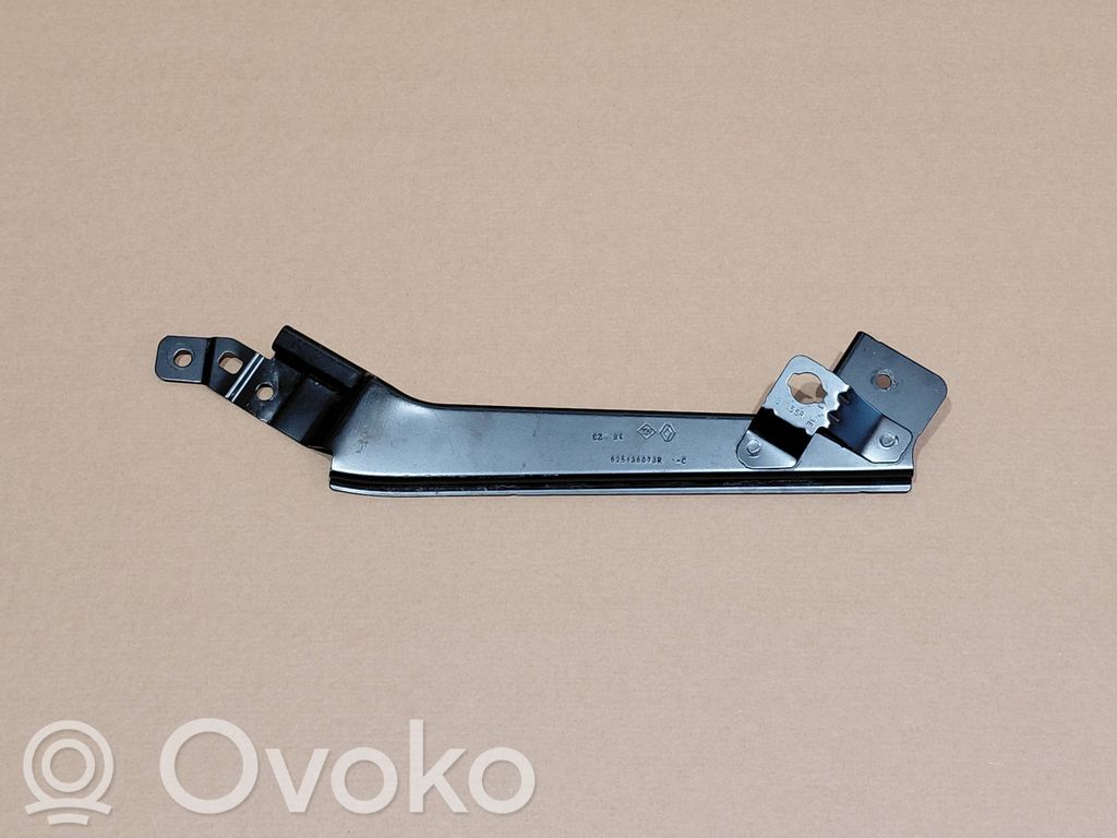 Renault Megane E-Tech Headlight/headlamp mounting bracket 