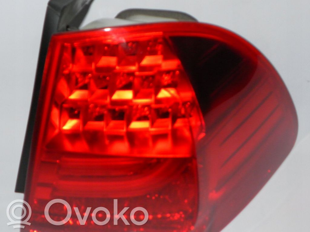 Rear/tail lights   7289436