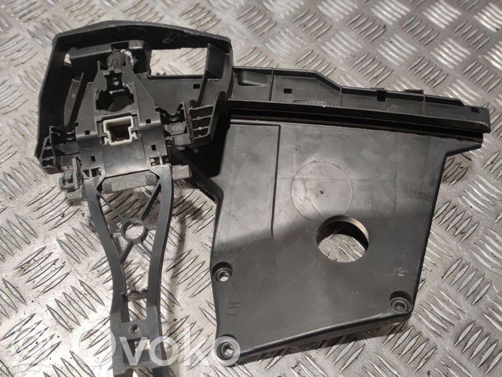 Volvo V70 Front door exterior handle/bracket 
