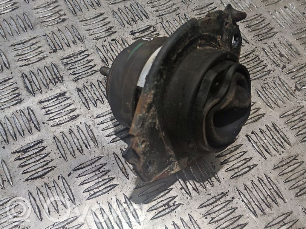 Dodge Durango Engine mount bracket 