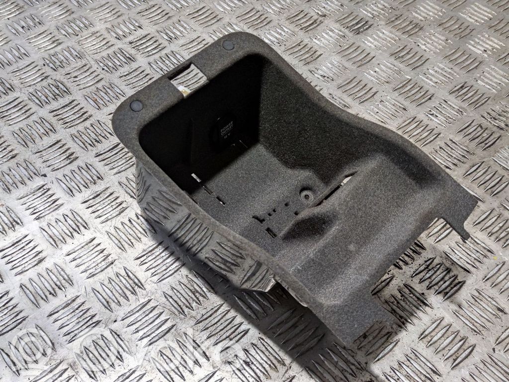 Porsche Cayenne (92A) Kita centrinė konsolės (tunelio) detalė 