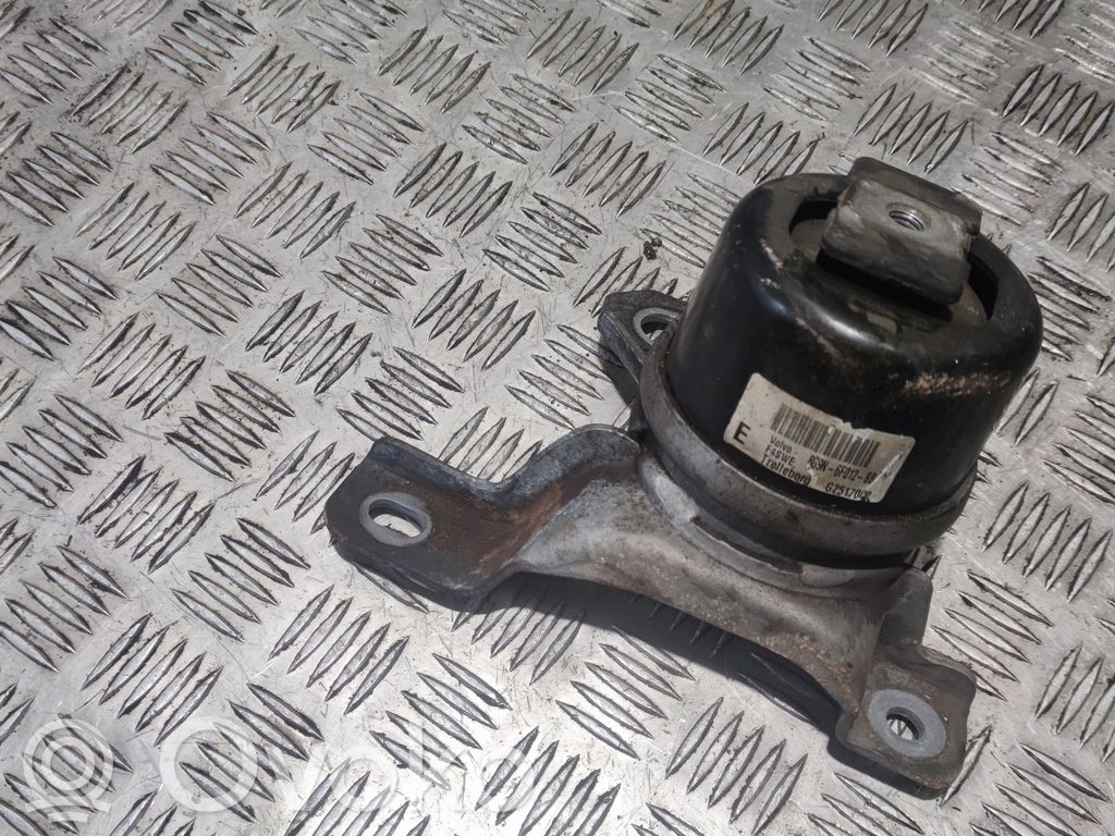 Volvo S60 Engine mount bracket 