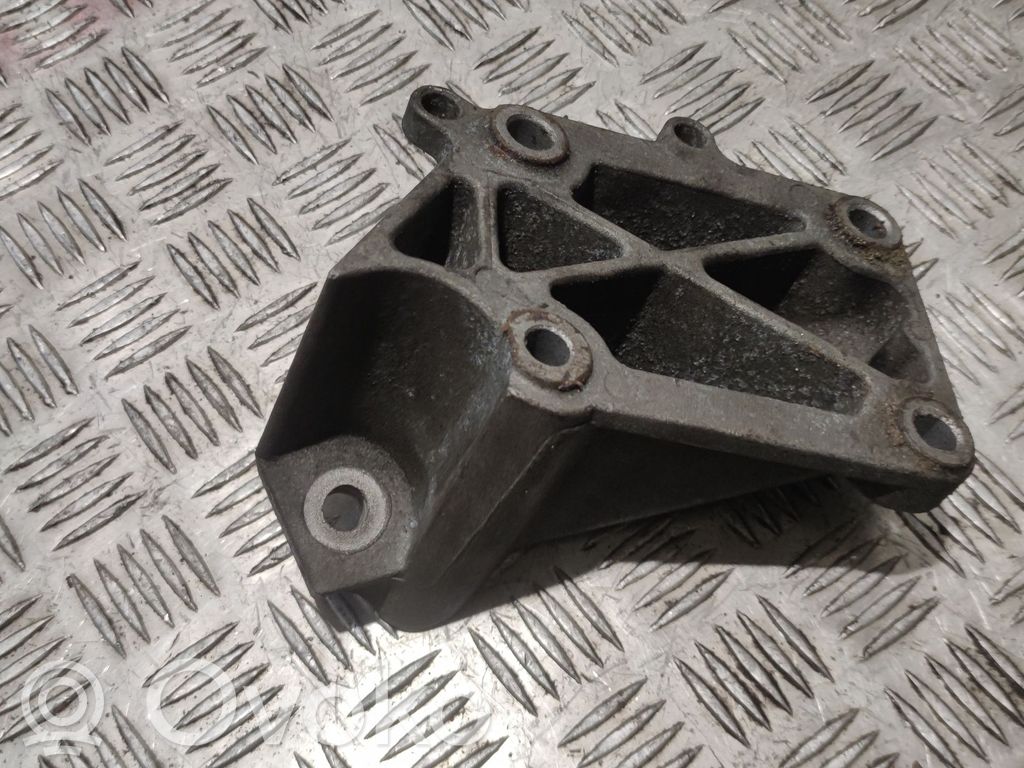 Jeep Grand Cherokee Bracket in trunk/boot 