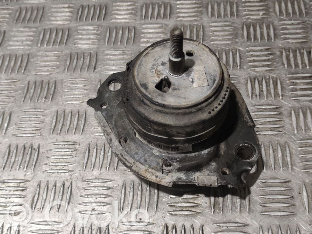 Dodge Durango Engine mount bracket 