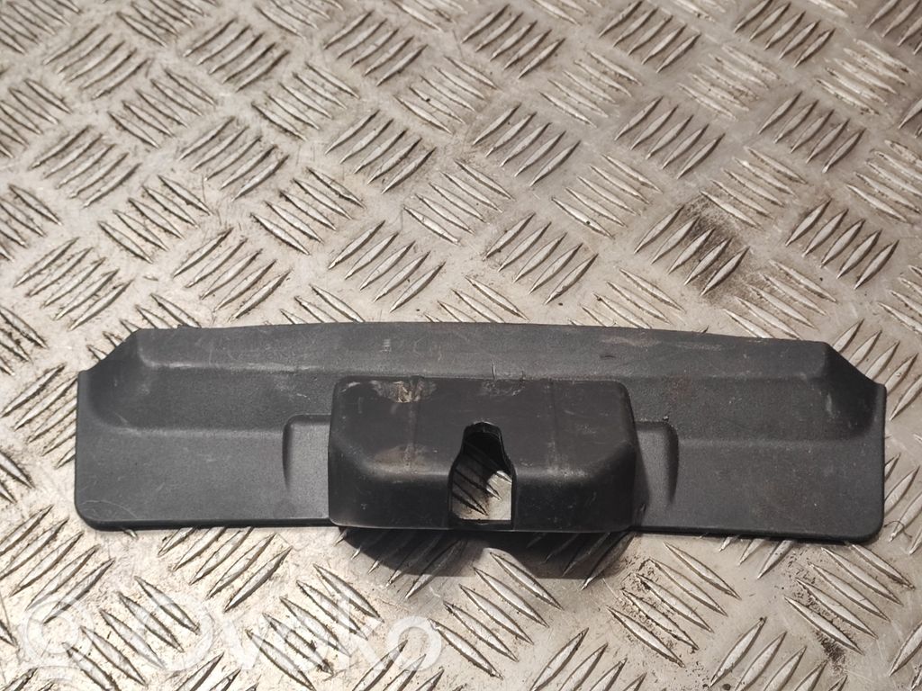 Osłona rygla zamka klapy tylnej   7P5827520E