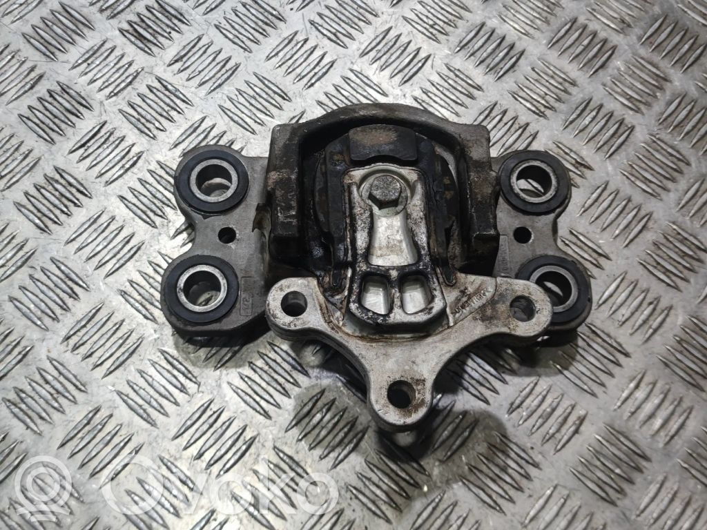 Volvo S60 Engine mount bracket 