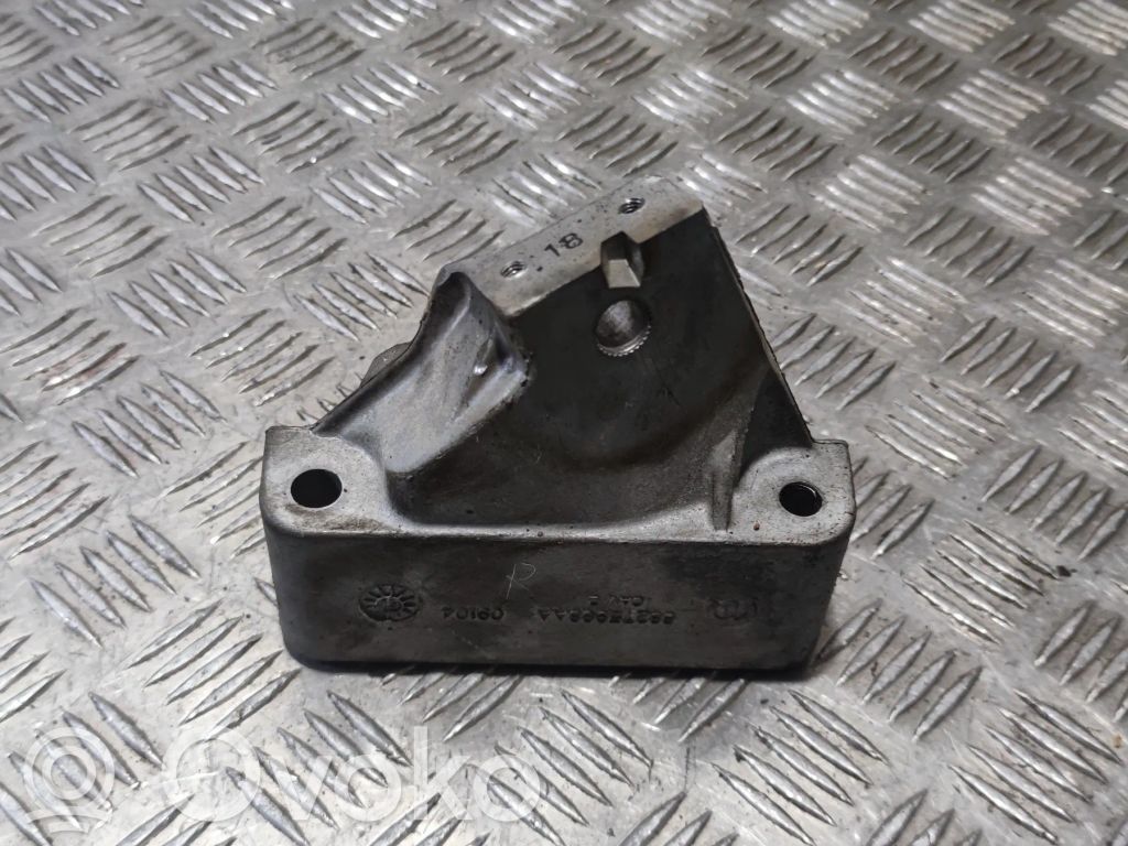 Jeep Grand Cherokee Engine mounting bracket 