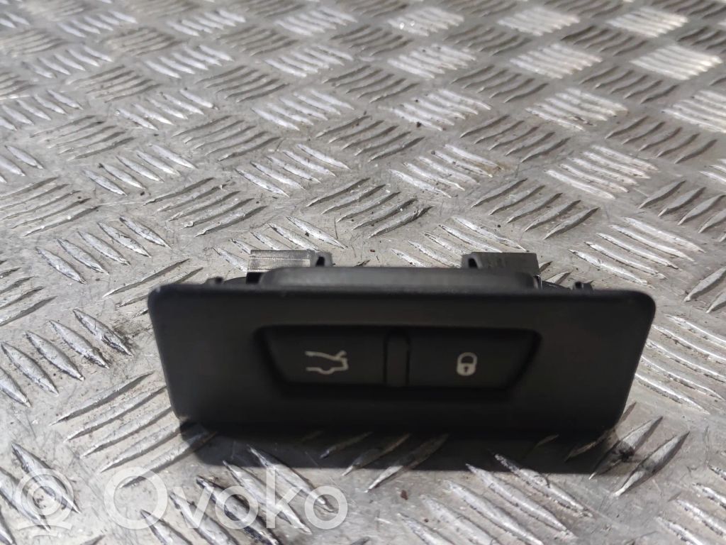 Maserati Quattroporte Coupe door lock (next to the handle) 