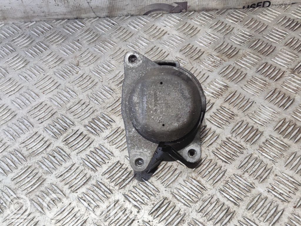 Mercedes-Benz E W212 Engine mounting bracket 