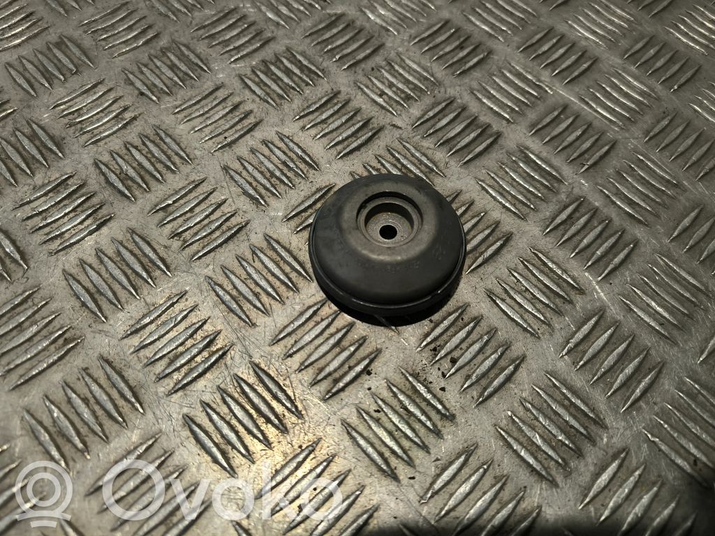 Volvo XC60 Engine mounting bracket 