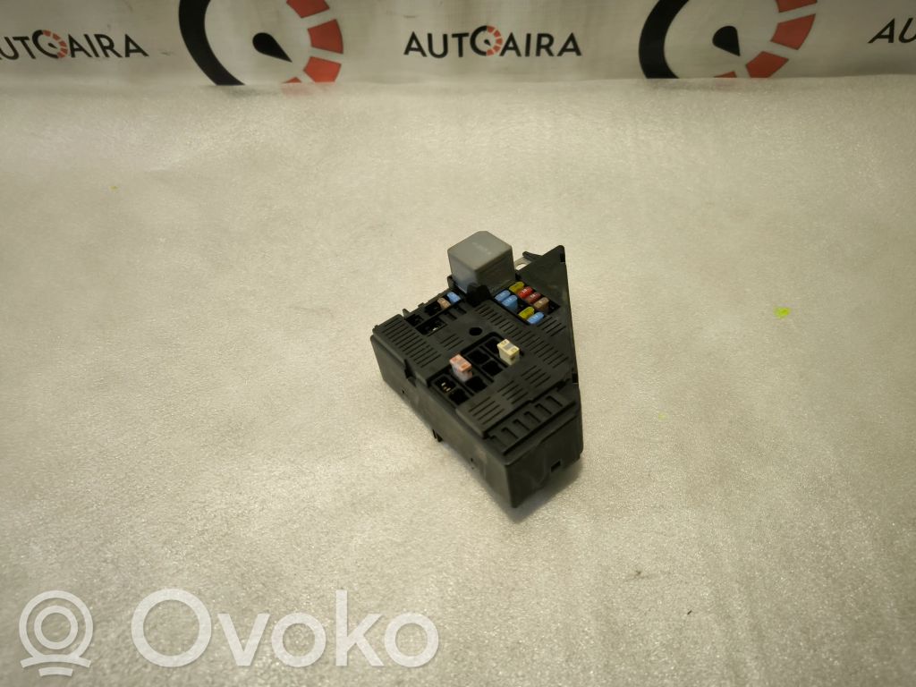 Volvo XC90 Fuse module 