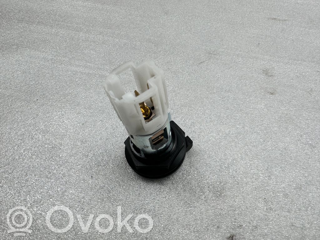 Audi A8 S8 D4 4H Zigarettenanzünder hinten 