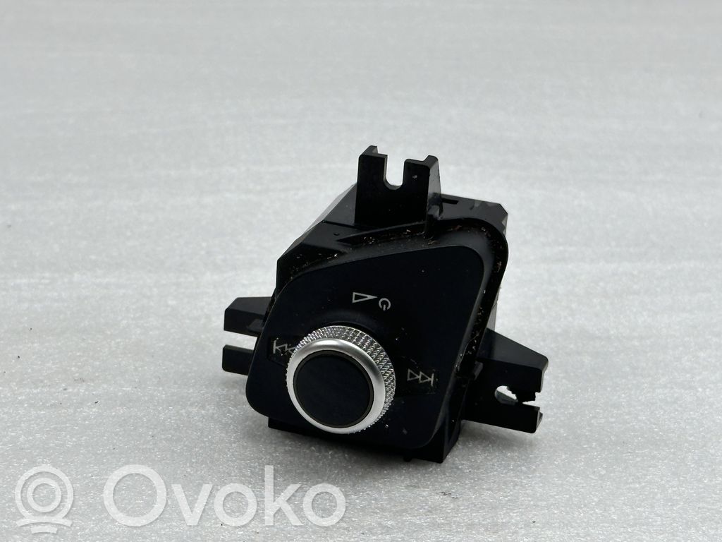 Audi Q7 4M Przyciski / Przełącznik regulacji głośności 