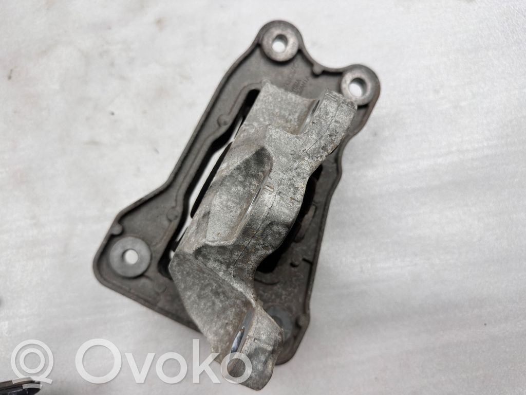 Engine mount bracket   31460716