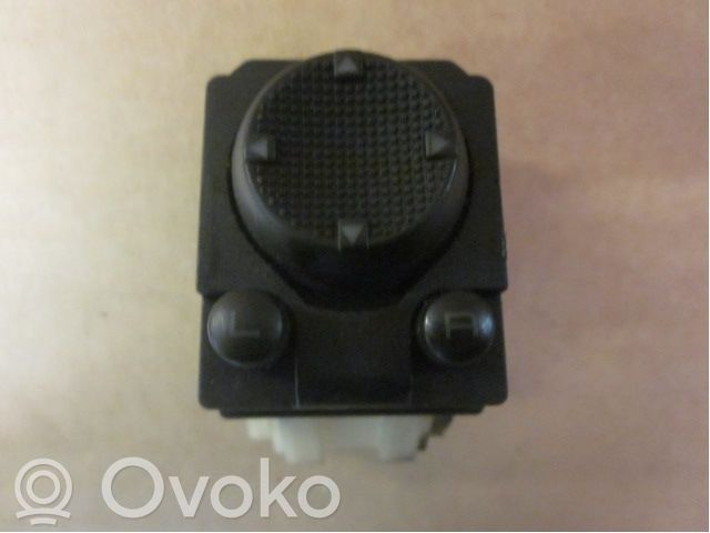 Volkswagen Golf III Veidrodėlių jungtukas 