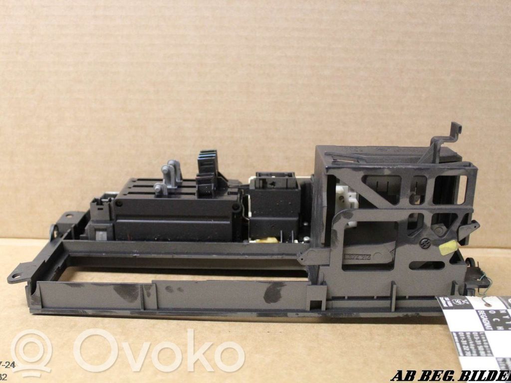 BMW 5 E34 Oro kondicionieriaus/ klimato/ pečiuko valdymo blokas (salone) 