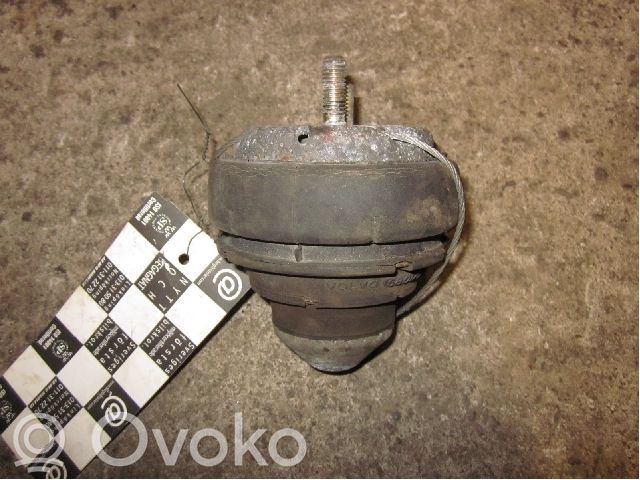 Volvo S70  V70  V70 XC Engine mounting bracket 