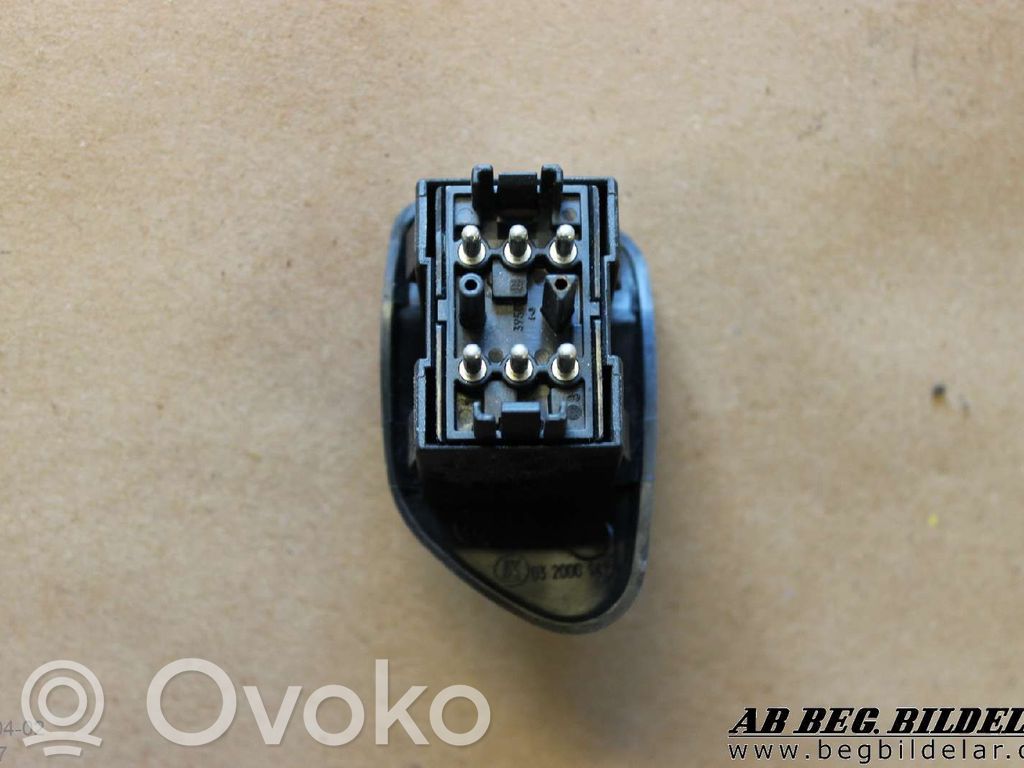 Wing mirror switch   1387287