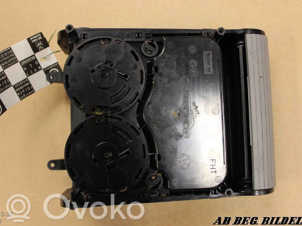 Volkswagen PASSAT B6 Uchwyt na kubek deski rozdzielczej 