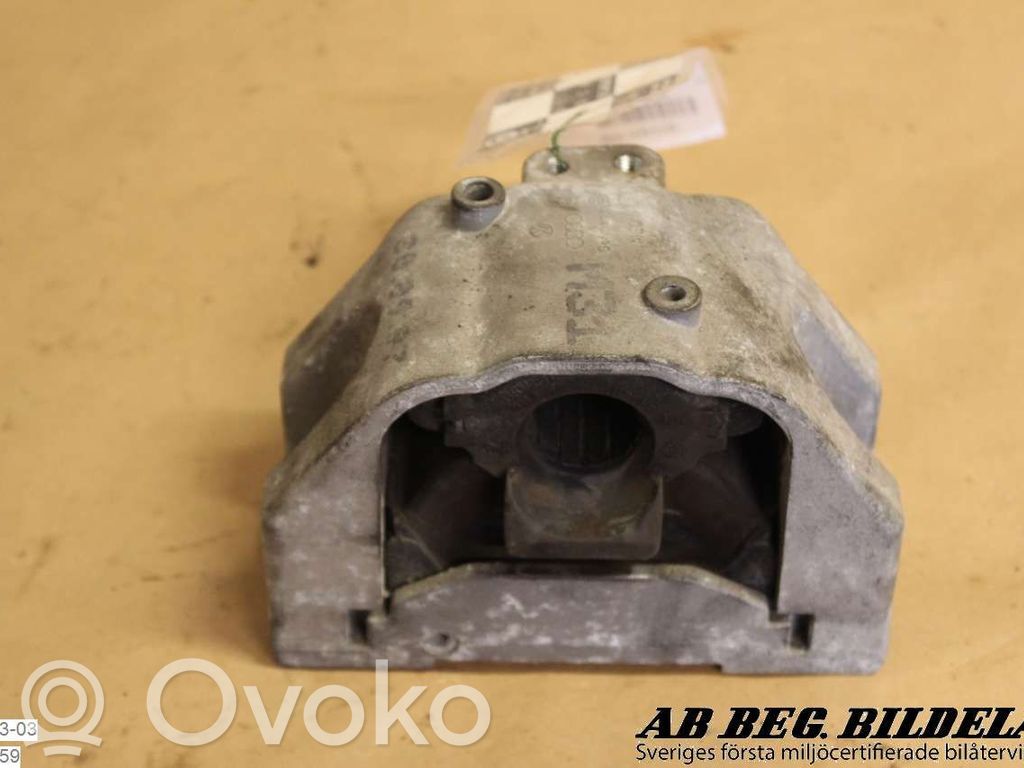 Volkswagen Golf IV Engine mounting bracket 