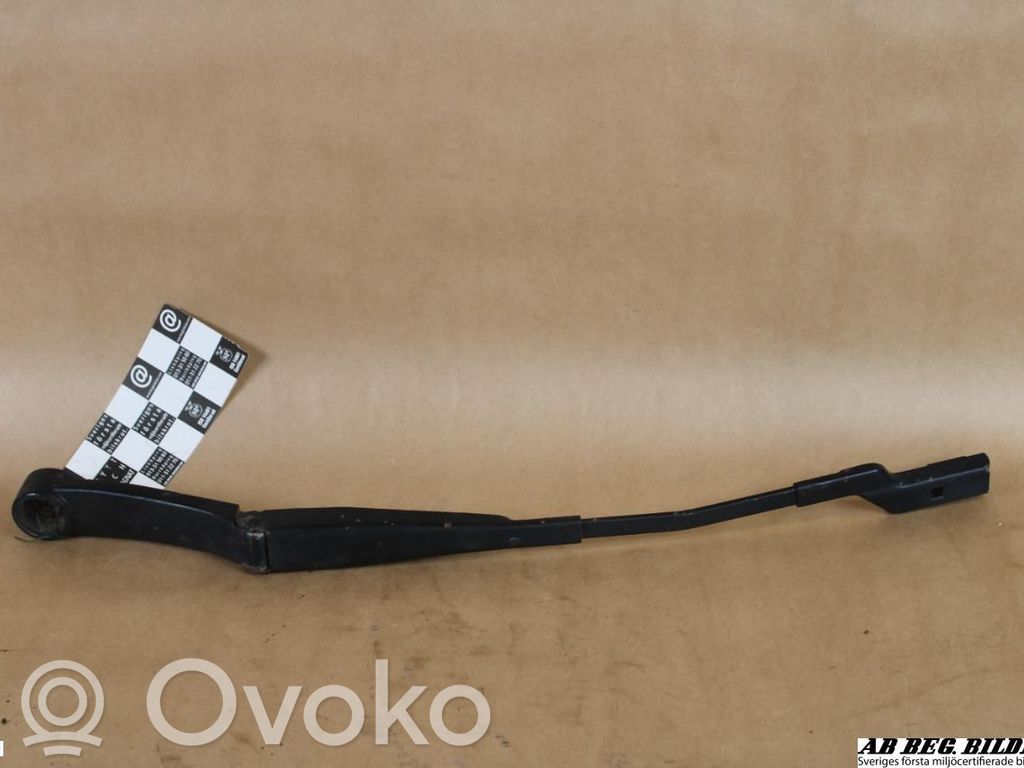 Front wiper blade arm   F00S51F046