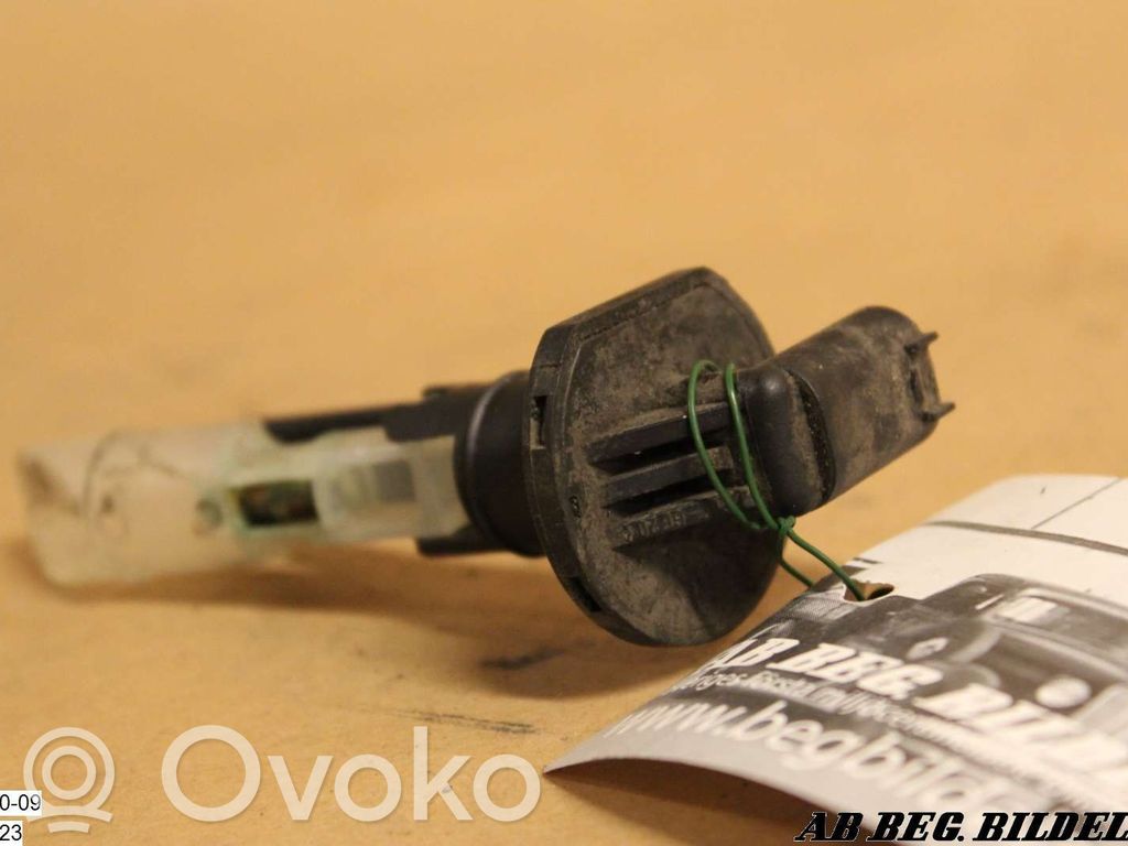 Windshield washer fluid level sensor   61318360459