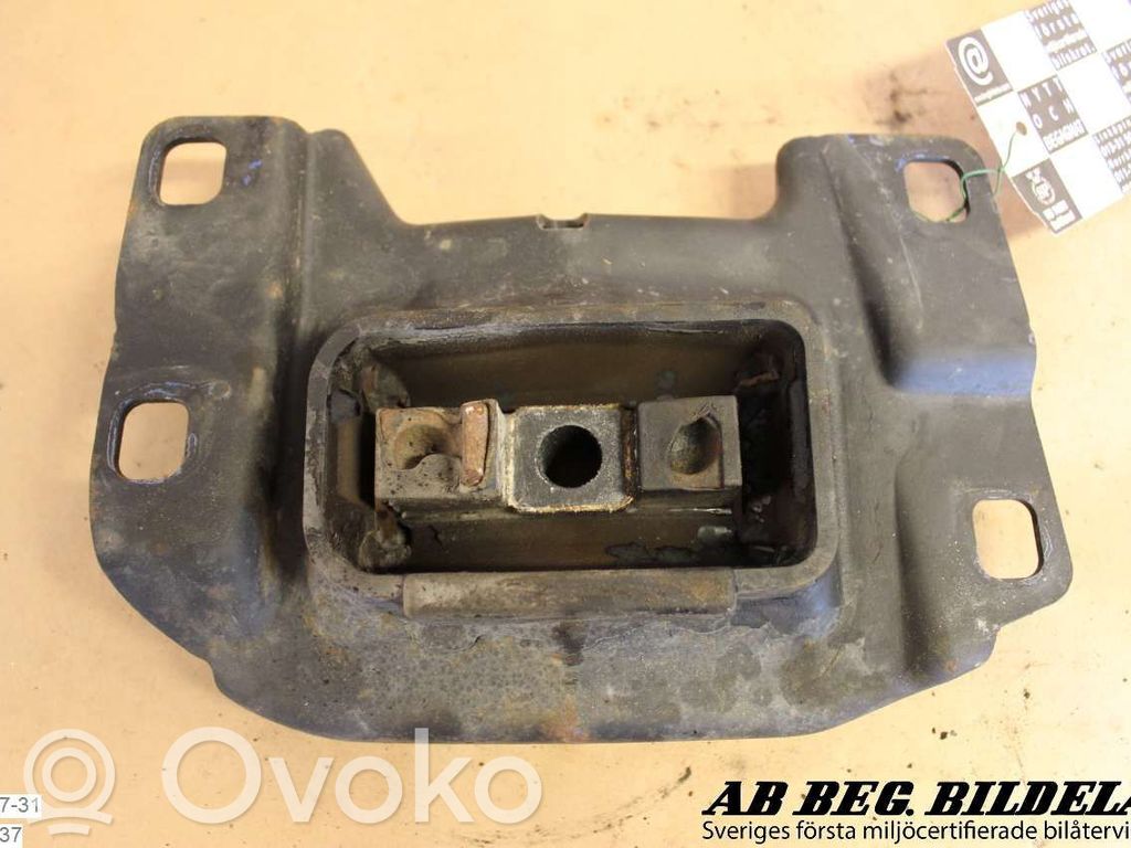 Mazda 3 I Engine mounting bracket 